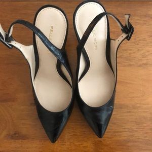 Pelle Moda pointed toe sling back heels.
